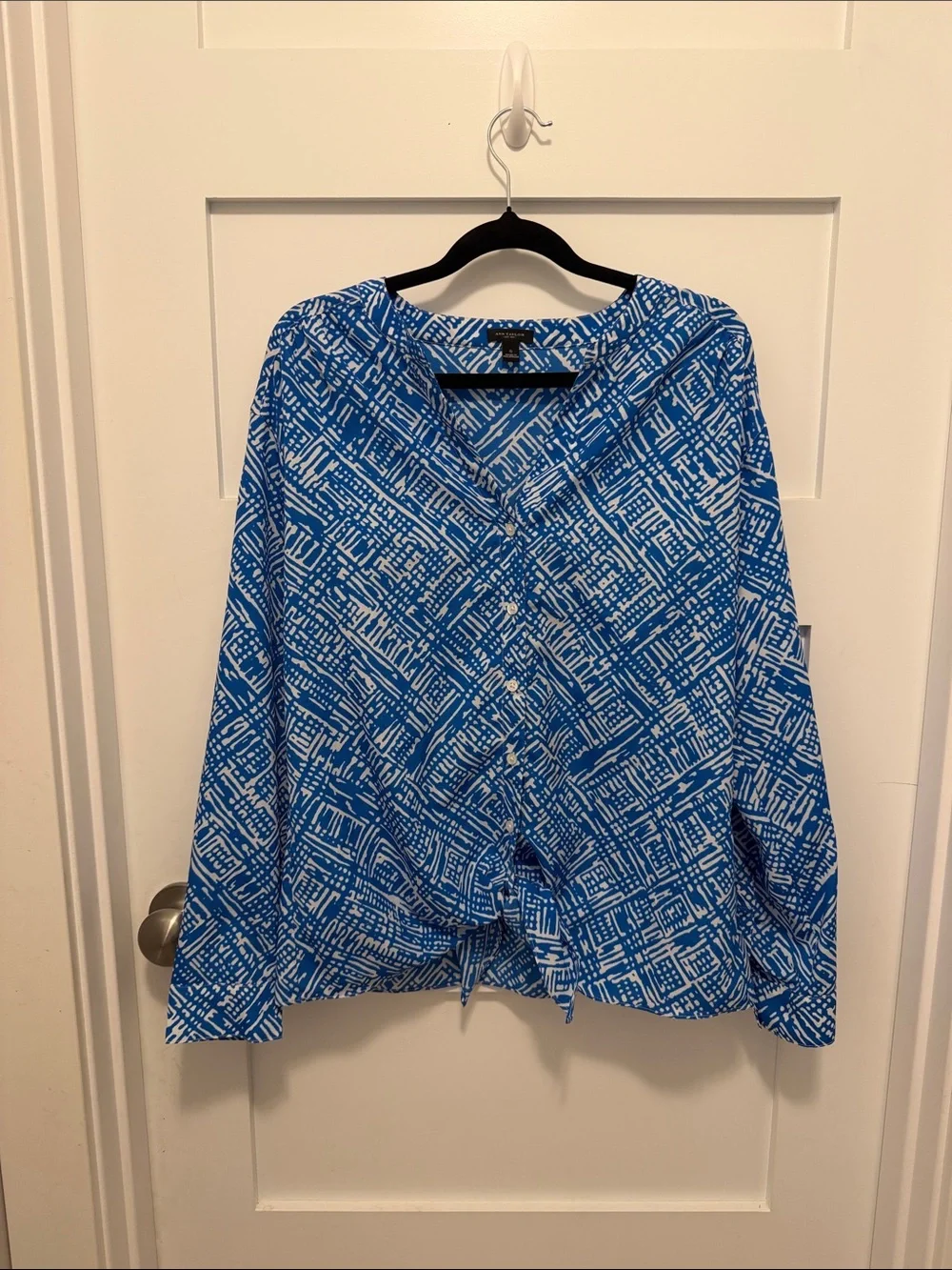 Ann Taylor Blue and White Geometric Button-Down Shirt